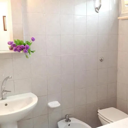 With 2 Bedrooms In With Furnished Balcony 300 M From The Beach *