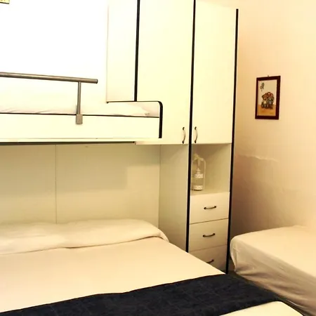With 2 Bedrooms In With Furnished Balcony 300 M From The Beach Gallipoli