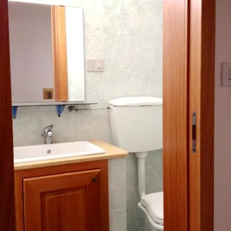With 2 Bedrooms In With Furnished Balcony 300 M From The Beach Apartment Gallipoli