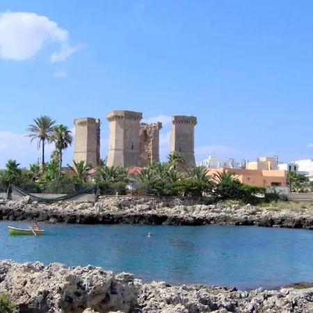 With 2 Bedrooms In With Furnished Balcony 300 M From The Beach Apartment *